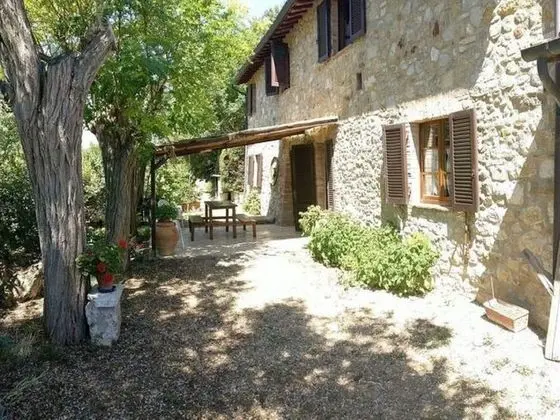 Snug Apartment in Casole D'elsa With Garden - Dış Mekan