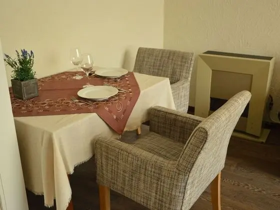 Snug Apartment in Schin op Geul near Public Pool - Yerinde Yemek