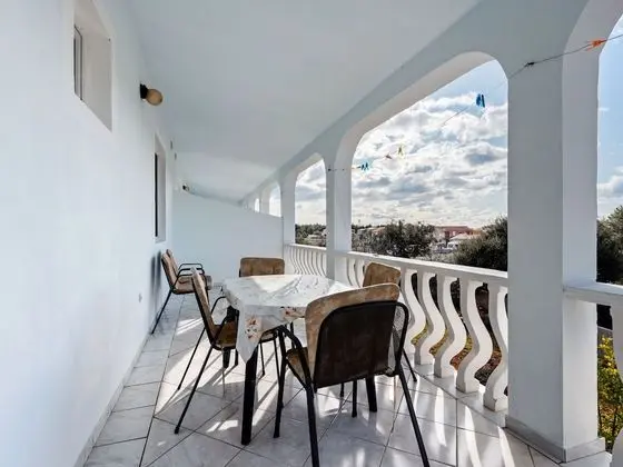 Snug Apartment in Vir near Sea