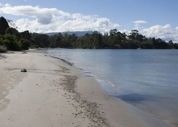 Snug Beach Cabin And Caravan Park - Plaj
