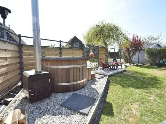 Snug Holiday Home in Herkingen with Hot Tub in Garden - Spa