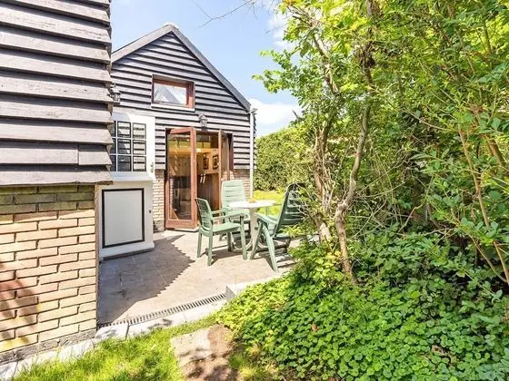 Snug Holiday Home in Nieuwvliet near Beach & Nature Reserve