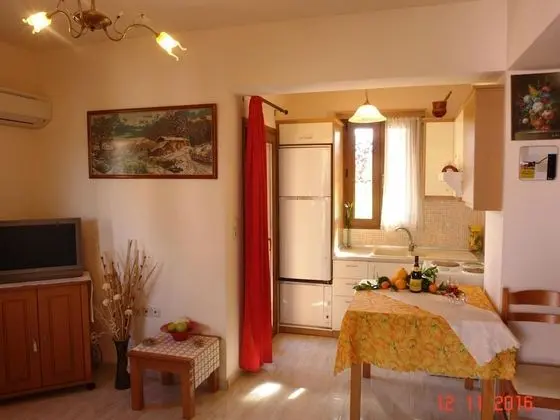 Snug Holiday Home in Pagkalohori With Communal Pool - Oda Düzeni