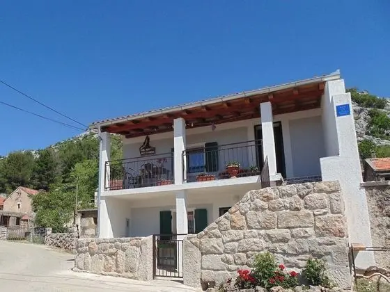 Snug Holiday Home in Starigrad With Private Garden