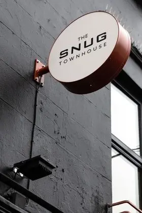 The Snug Townhouse - Dış Mekan