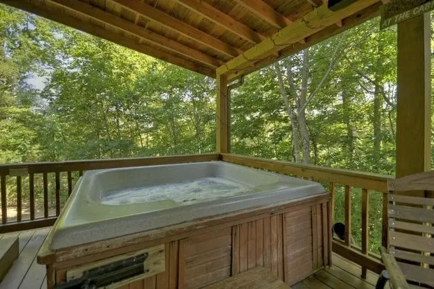 Snuggle Inn & Treehouse - Spa