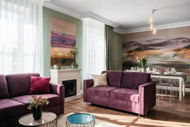 Soak in Modern Floral Atmosphere by Market Square Airport Pickup Breakfast