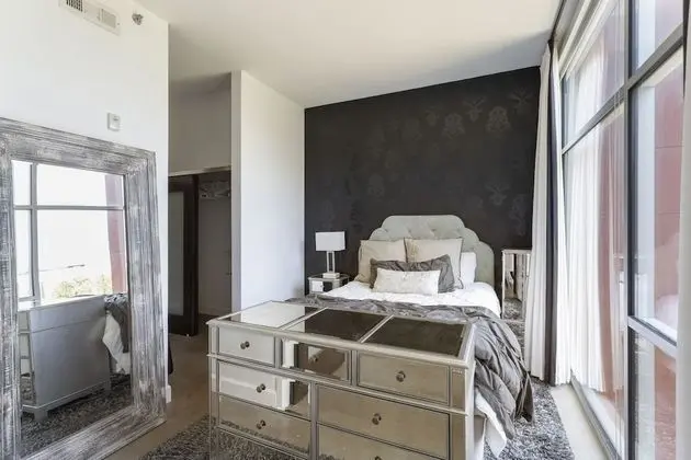Soak up the Opulent Feel of a Lavish Monochrome Abode - Oda