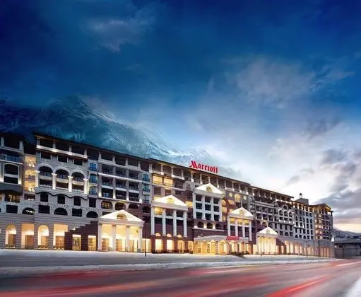Sochi Marriott Krasnaya Polyana Hotel - Dış Mekan