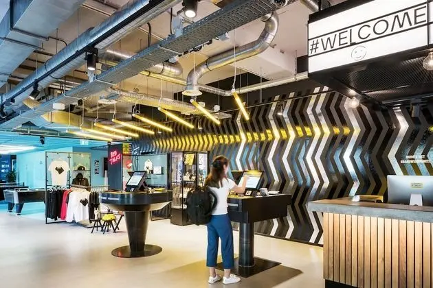 The Social Hub Amsterdam West 4 - Lobi