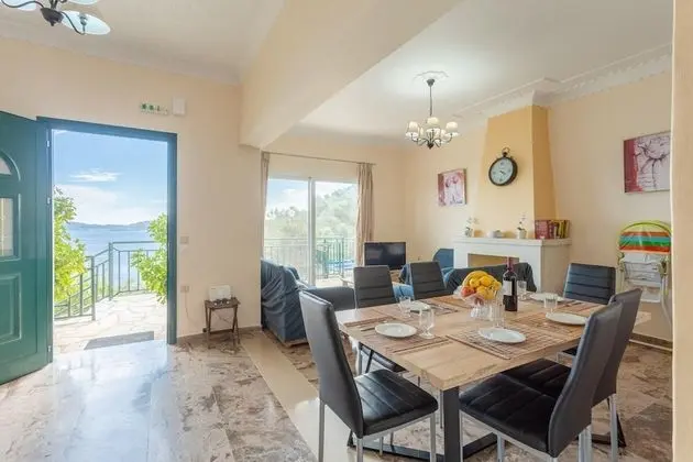 Sofia Large Private Pool Walk to Beach Sea Views A C Wifi Car Not Required - 1552 - Oda