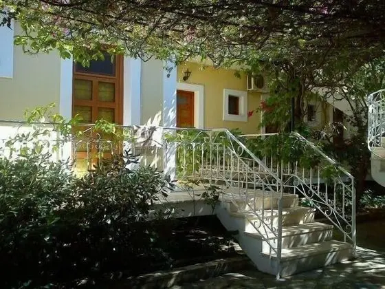 Sofos Apartments