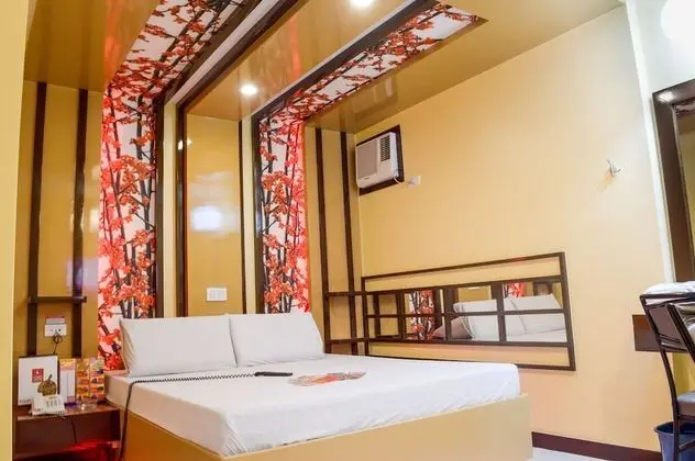 Hotel Sogo LRT Monumento Station - Oda
