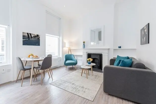 Soho Apartments by BaseToGo