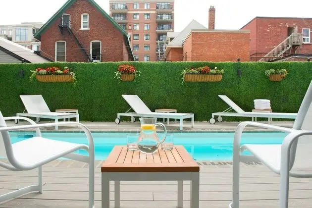 SOHO Residences Lisgar - Havuz