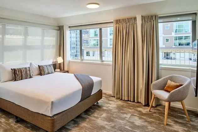 Sojourn Apartment Hotel - Ghuznee - Oda