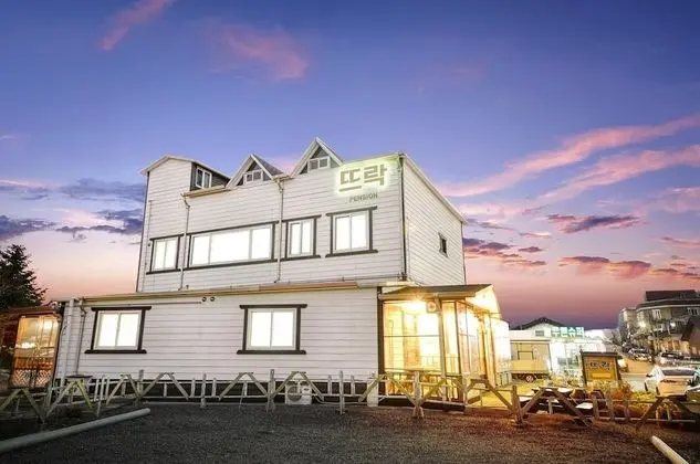 Sokcho Dderak Pension