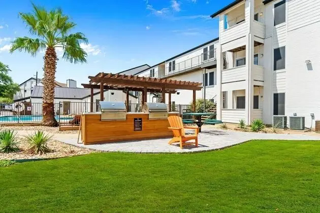 Sola 1BR Work Play Close to Downtown