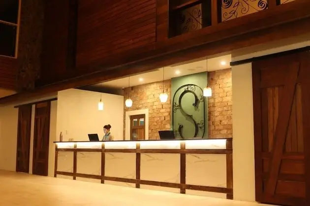 Sola Hotel - Lobi