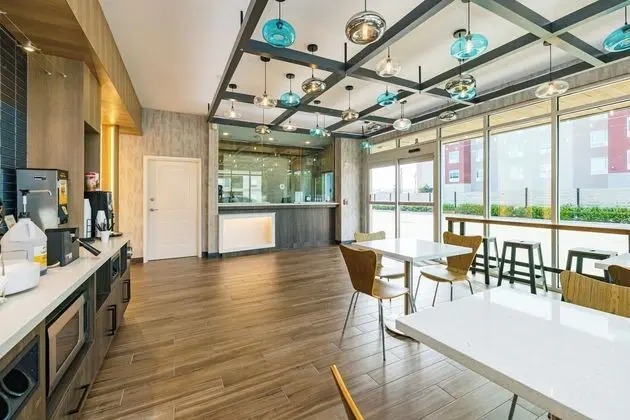 Hotel Solara Hobby Airport - Lobi
