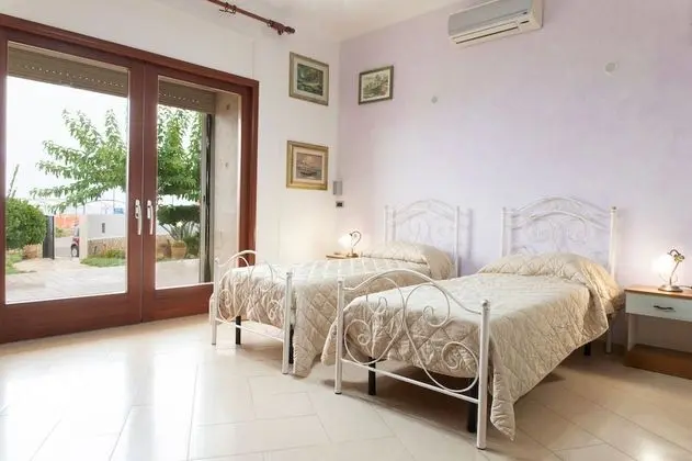 Villa Solare con piscina fronte mare - Oda