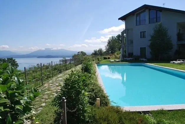 Sole di Meina Pool and Lake View