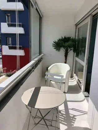 Soleil et Bateaux Superbe Port de Plaisance - Oda Manzaraları