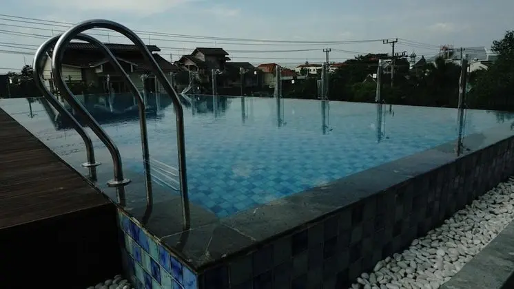 Solia Hotel Yosodipuro Solo - Havuz