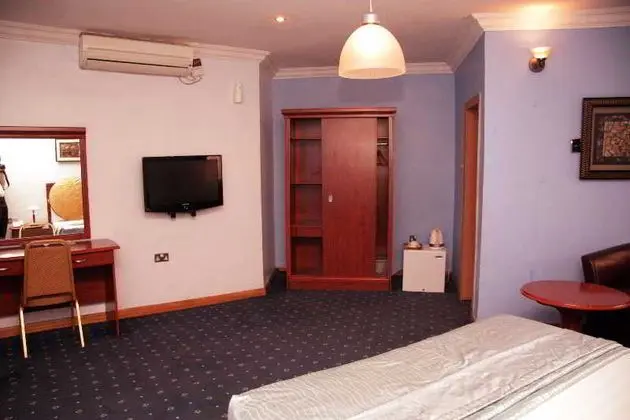 Solitude Hotel, Victoria Island