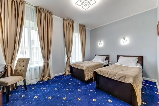 Solo on Nevsky Prospekt