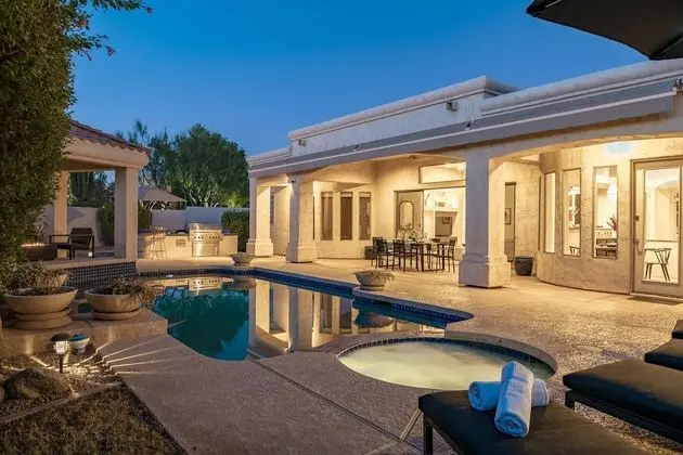 Solstice by Avantstay Contemporary Oasis w/ Pool, Spa & Bar in Gated Community