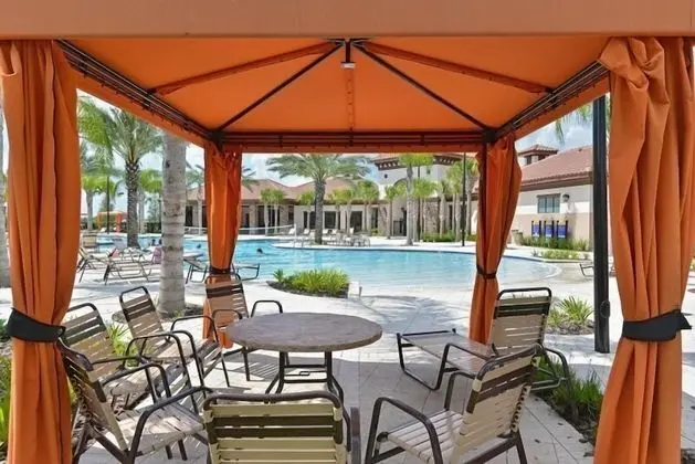 Solterra 5BR Townhome w Splash Pool