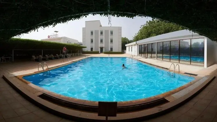 Soluxe Hotel Niamey - Havuz