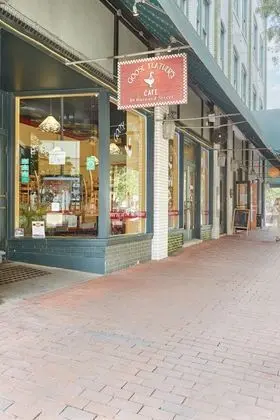 Sonder Telfair Square - Dış Mekan