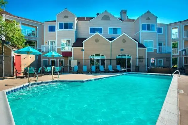Sonesta ES Suites Boston Westborough - Havuz
