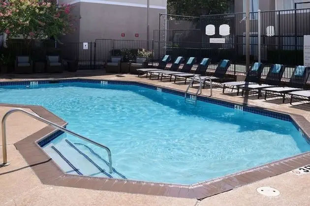 Sonesta ES Suites Dallas Medical Market Center - Havuz