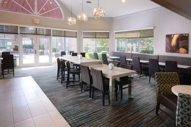 Sonesta ES Suites Dallas Medical Market Center - Lobi
