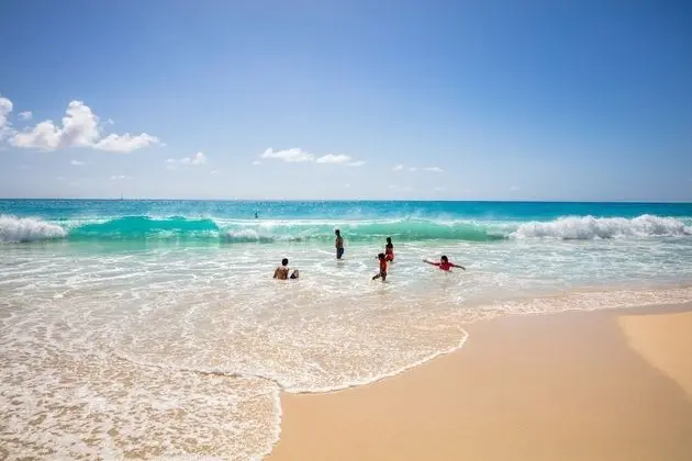 Sonesta Maho Beach All Inclusive Resort Casino & Spa - Plaj