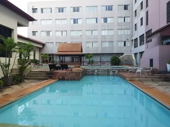 Songphanburi Hotel - Havuz