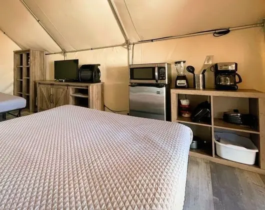 Son's Blue River Camp Glamping Cabin D - Oda