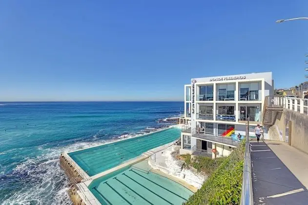 Sophisticated Apartment near Beach