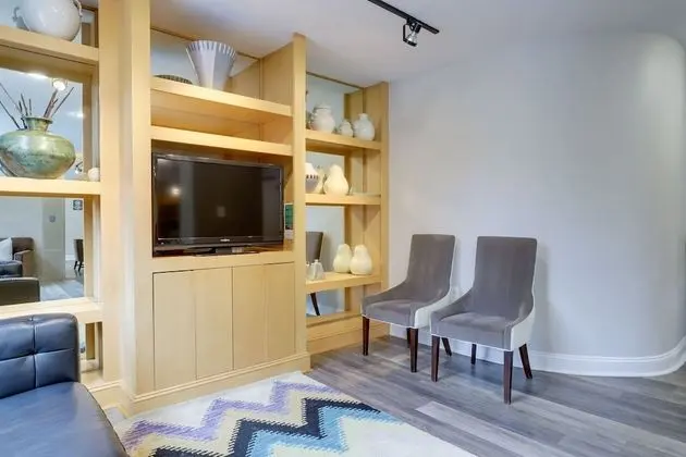 Sophisticated and Beautiful Condo