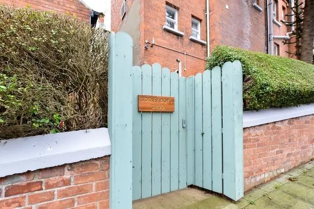 Sorley Boys Snug - Near Museum of Free Derry and Bloody Sunday Memorial