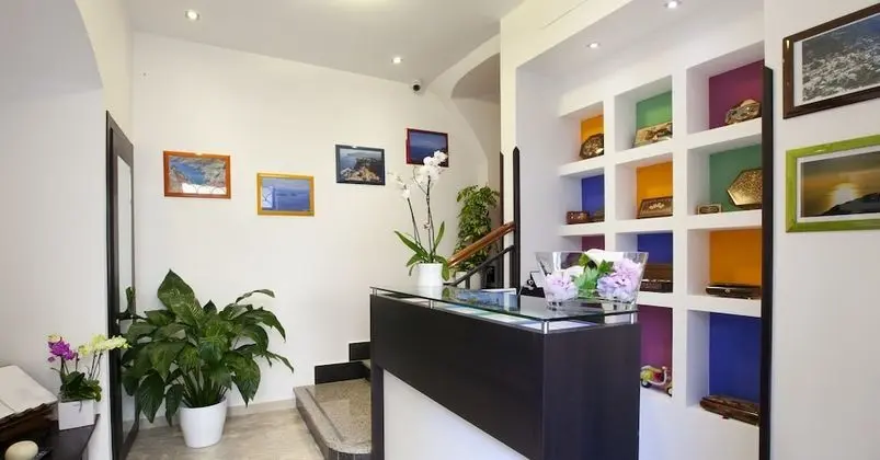 Sorrento Flats - Lobi