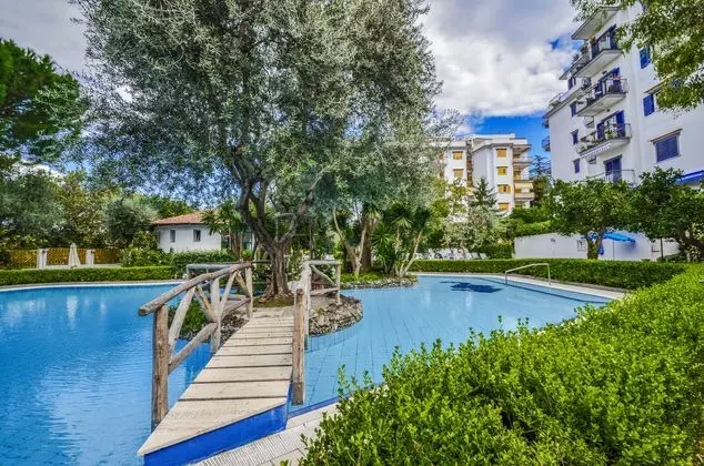 Sorrento Pool &Suites