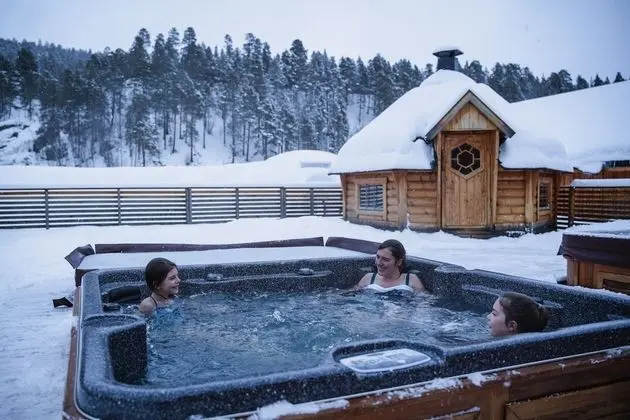 Sorrisniva Arctic Wilderness Lodge - Havuz