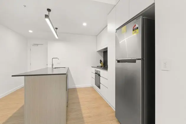 South Brisbane 2 Bedrooms Apartment with Free Parking by KozyGuru - Mutfak