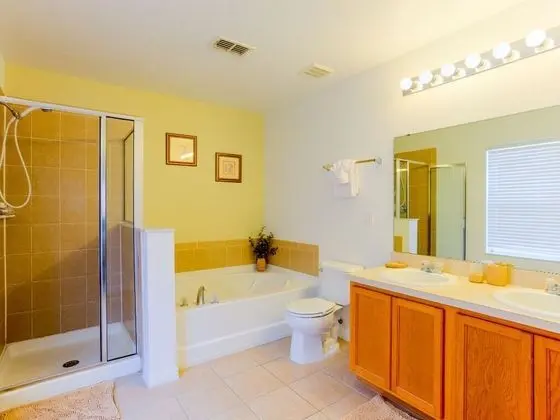 South-facing Pool With Spa & Games Room - Banyo Tipleri
