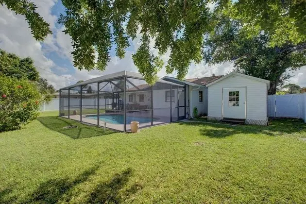 South Venice Pool Home With Fence, Dog Friendly - Dış Mekan