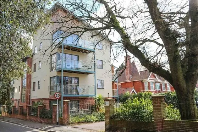 Southampton Serviced Apartment